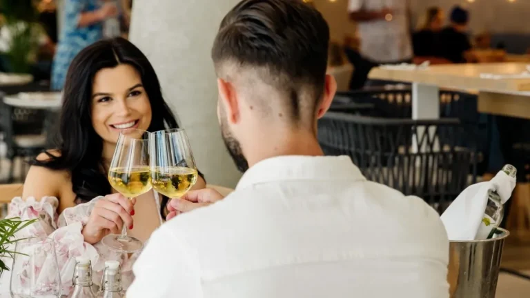 Walentynki nad morzem z romantyczną kolacją